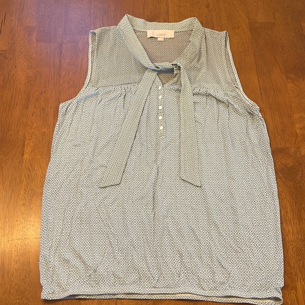 LOFT (M) Blue and White Geometric Pattern Sleeveless Blouse
